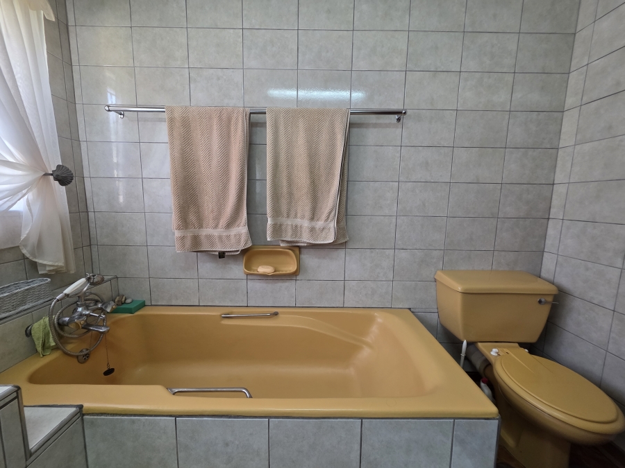 5 Bedroom Property for Sale in Riebeeckstad Free State